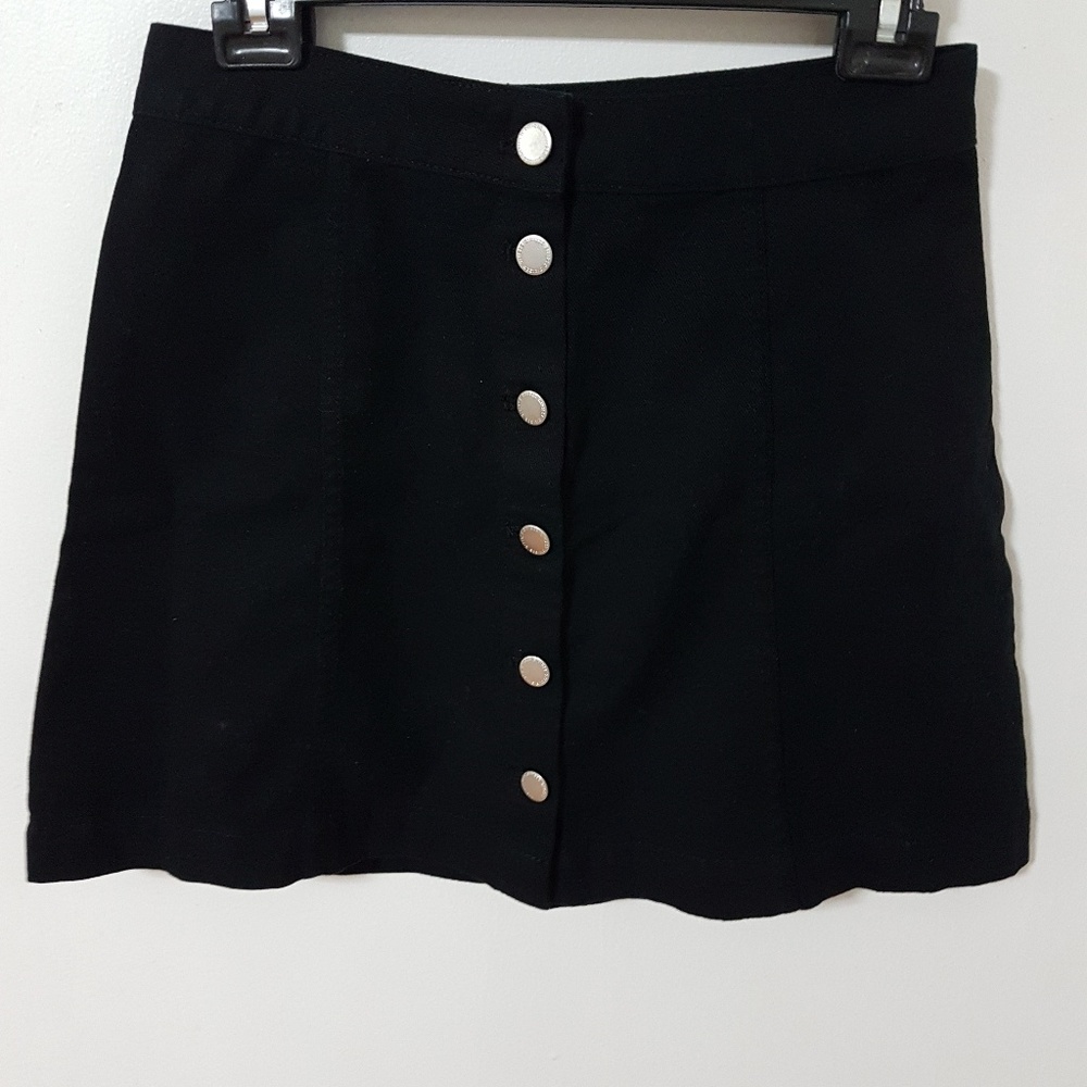 H&M A-line button down short skirt Black, size 8